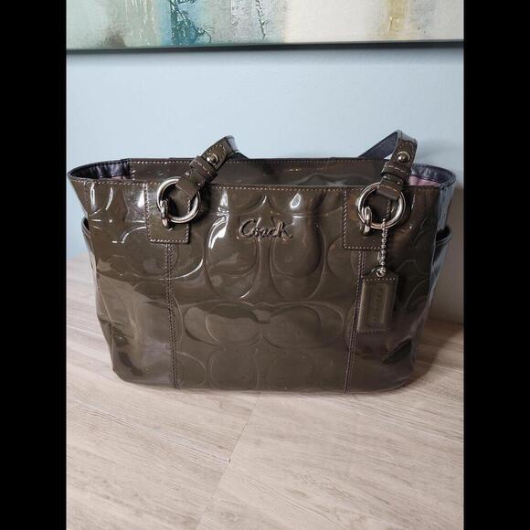 COACH 2011 OLIVE EMBOSSED PATENT LEATHER E/W TOTE - Picture 1 of 8